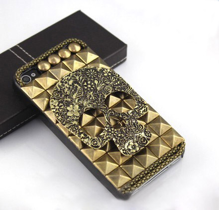 Skull With Rivet Hard Cover Case For Iphone 4/4s